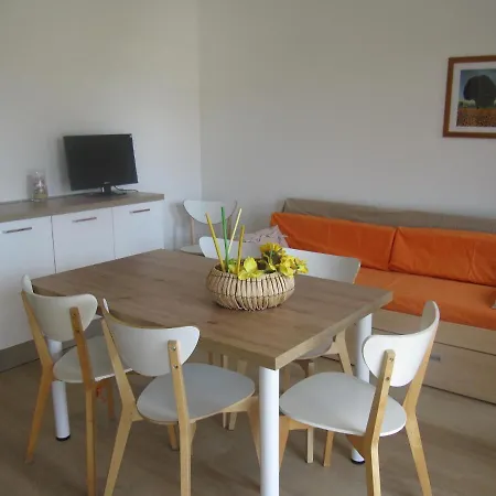 Modern Flat At Pineta With Terrace 그라도
