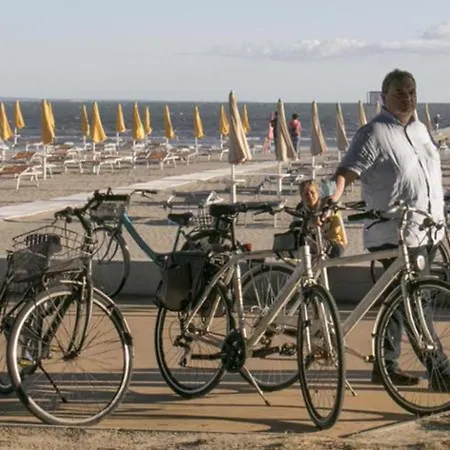 Appartement Modern Flat At Grado Pineta With Terrace